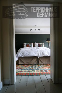 Kelim Gashgai bunt 200x300 Bett